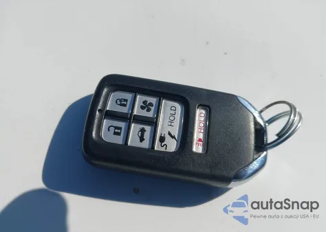 2018 Honda Clarity Plug-In Hybrid from USA, damaged, VIN JHMZC5F16JC000367